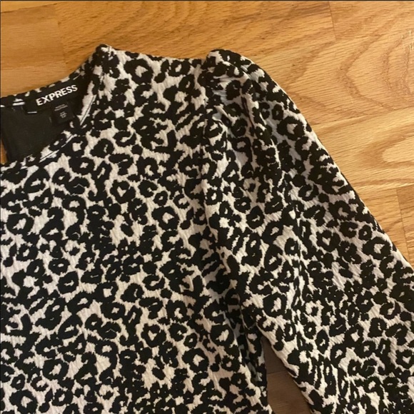 Cute & Classy Top! - Picture 3 of 5